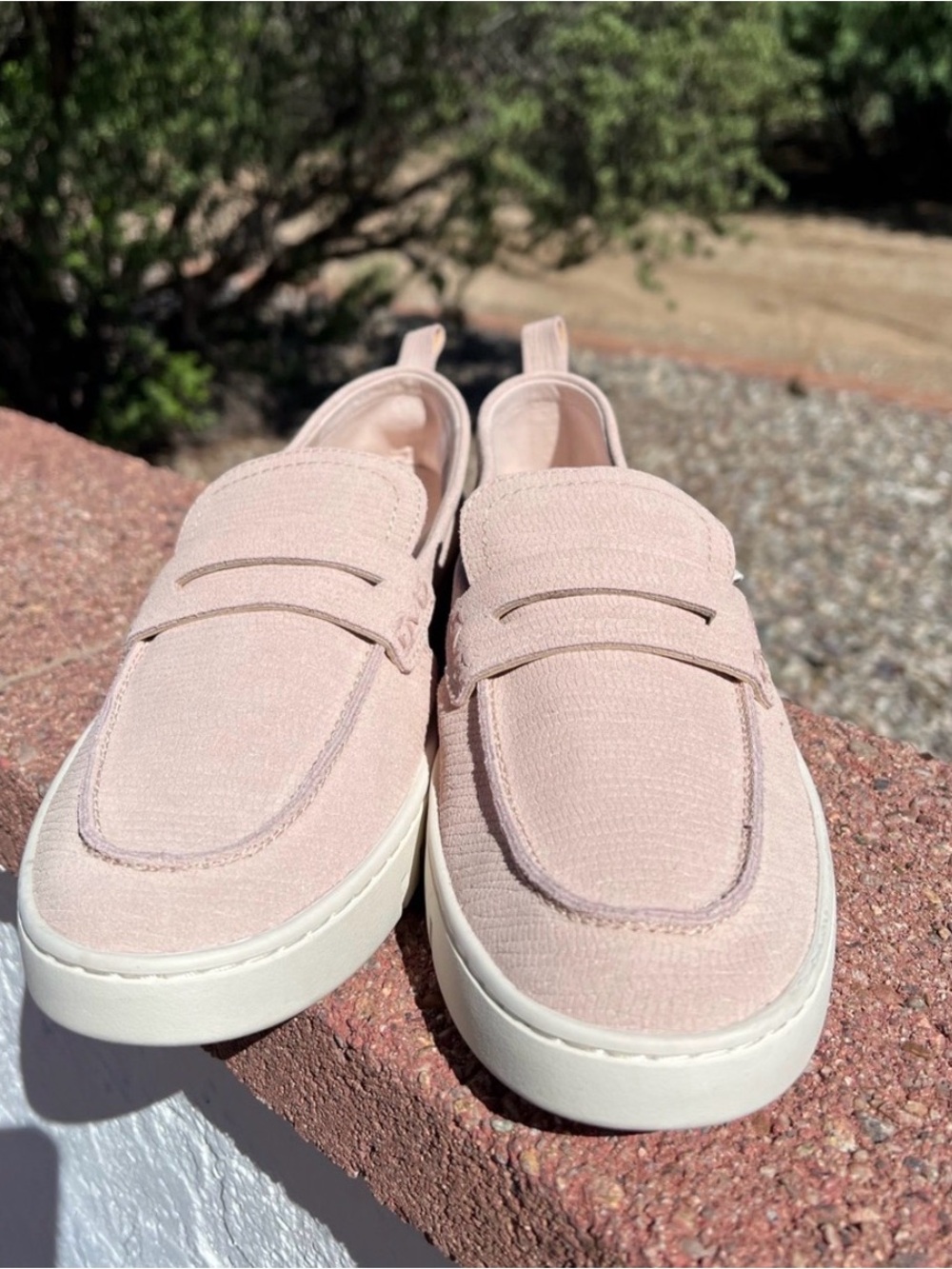 NWOB VIONIC  Uptown Loafers in Cameo Rose Suede